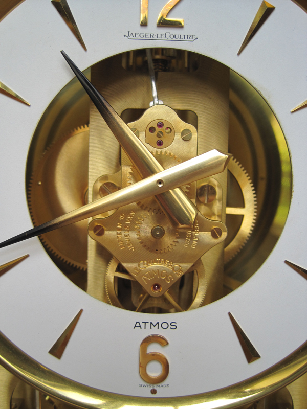 Atmos clock, view of the dial